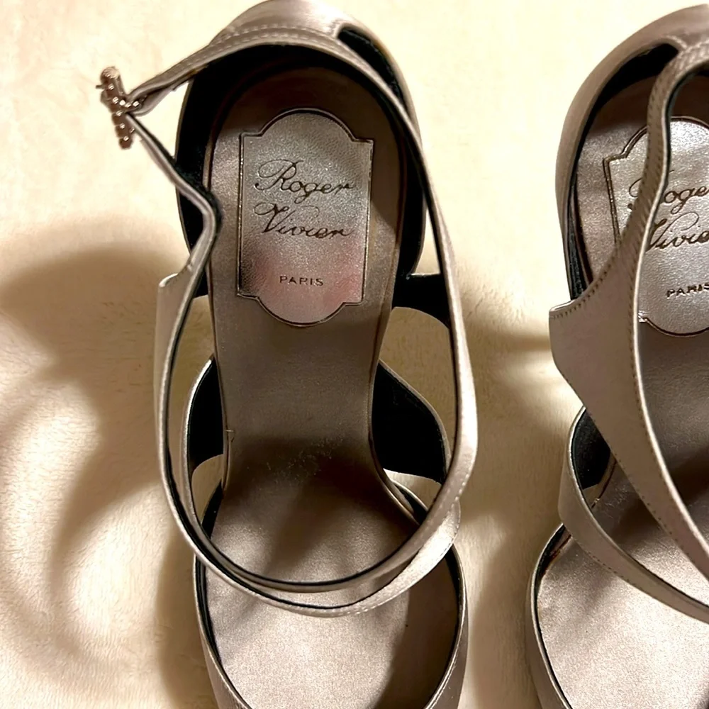 Roger Vivier. Satin Women's Silver Strappy Heels. Size 39/8 Made in Italy